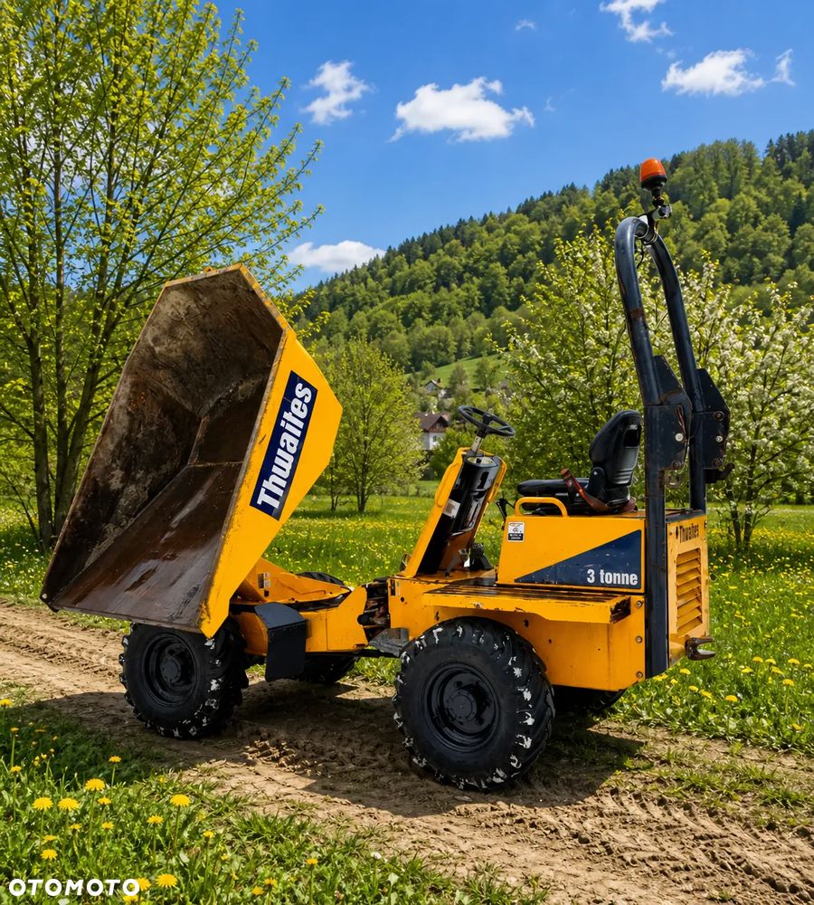 Thwaites MACH 573. Wozidło Budowlane-Rolnicze. Wózek z Obrotową Kolebą. 3 tony ładowność. 4x4. Silnik 3cylindry. Yanmar 36 KM. 1500 mtg. 2018 rok. Jazda 3 prędkości. Maszyna jak Nowa z Norweskiego Gospodarstwa! Ani deka luzów i wycieków! Pełny Oryginał. Hamulce brzytwa. Serwisy w DEKRA. Maszyna Woziła lekkie ładunki. Praktycznie zerowe zużycie. Wielka Okazja. Wszystko w pełnym Oryginale. Opony Oryginał w super stanie! - 1