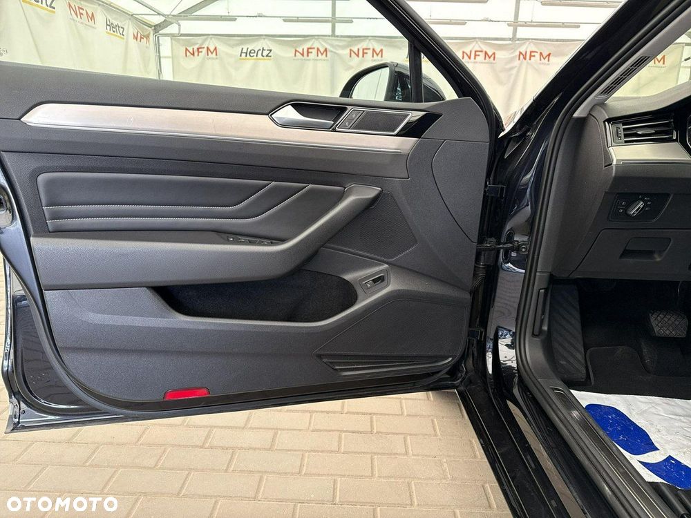 Volkswagen Passat - 11
