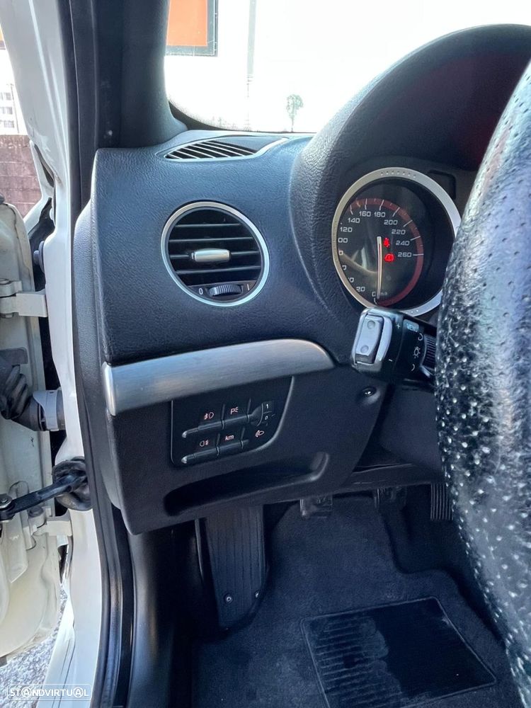 Alfa Romeo 159 Sportwagon 1.9 JTDm 16V Sportiva - 13