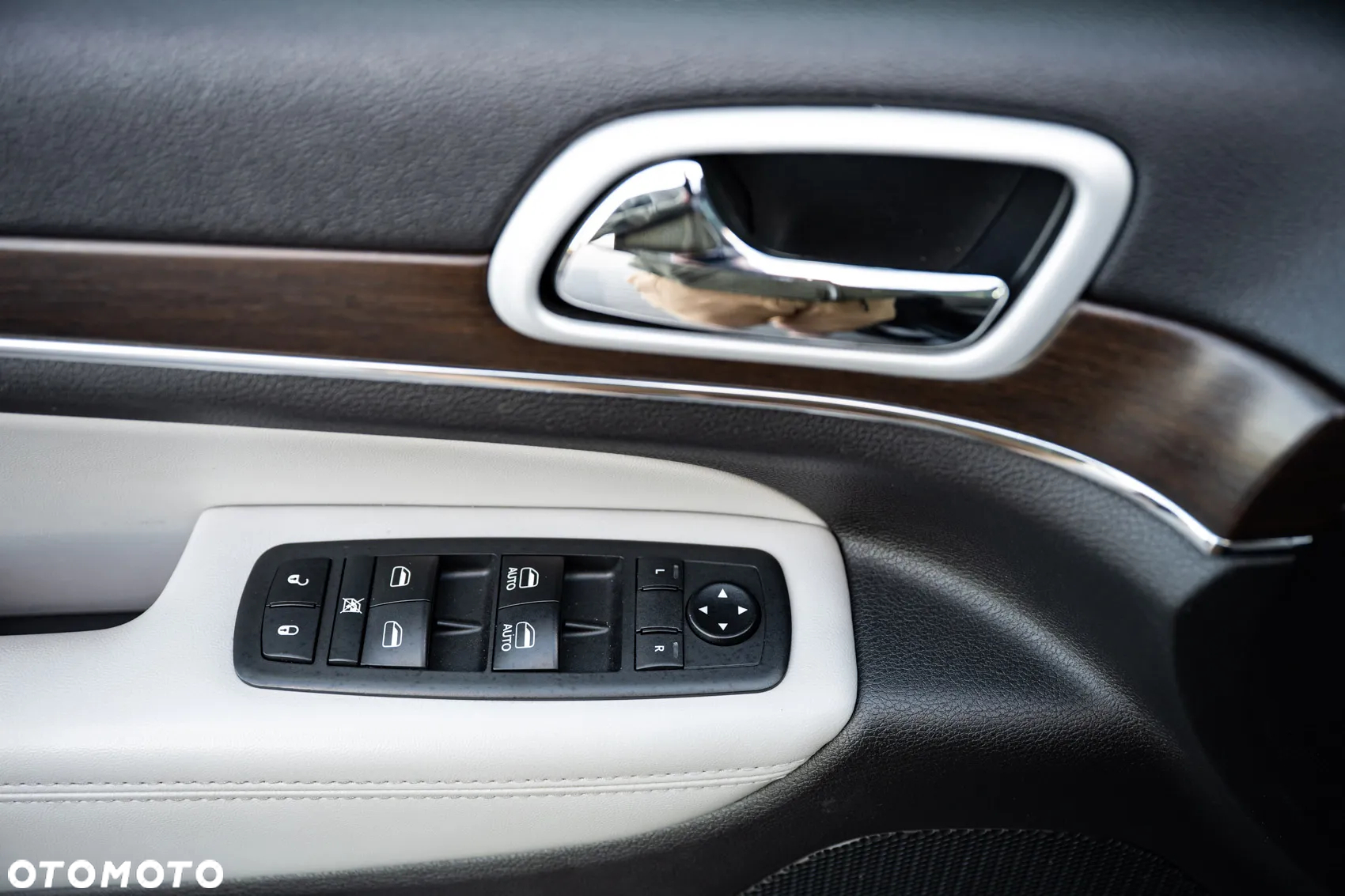 Jeep Grand Cherokee - 14