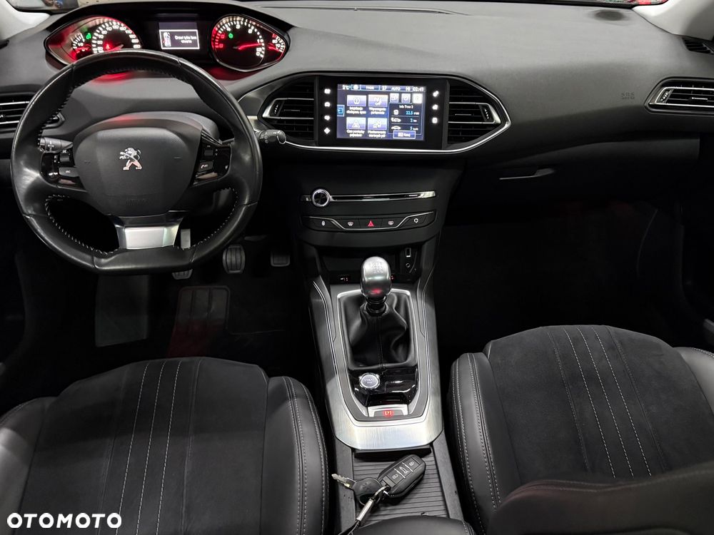 Peugeot 308 - 8
