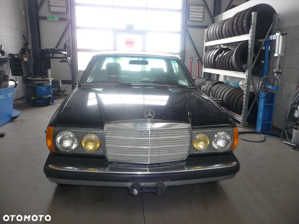 Mercedes-Benz W123 - 2