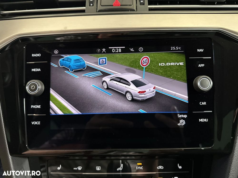 Volkswagen Passat 2.0 TDI DSG Highline - 19