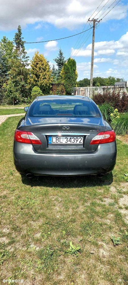 Infiniti M - 4