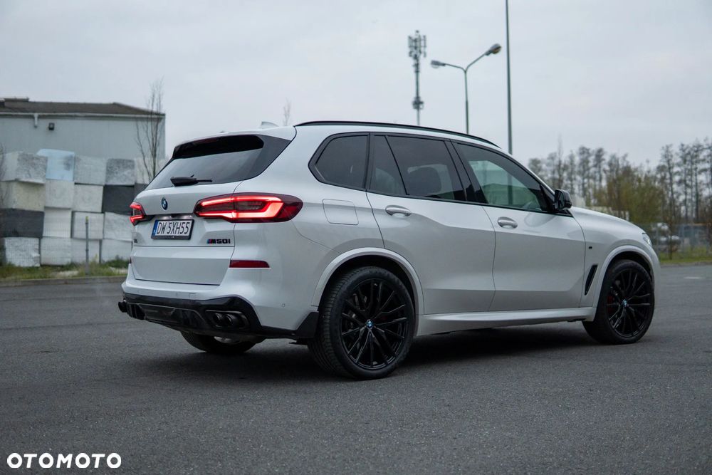 BMW X5 M M50i - 16