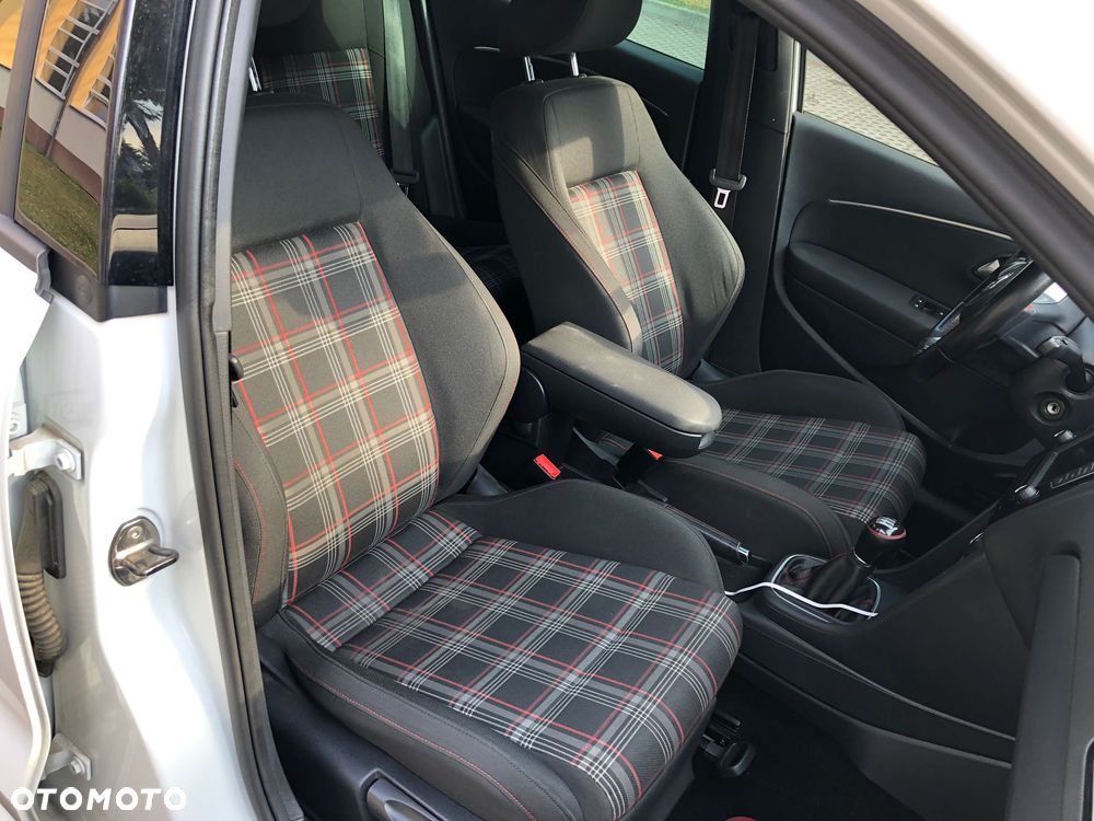 Volkswagen Polo 1.8 TSI BMT GTI - 11