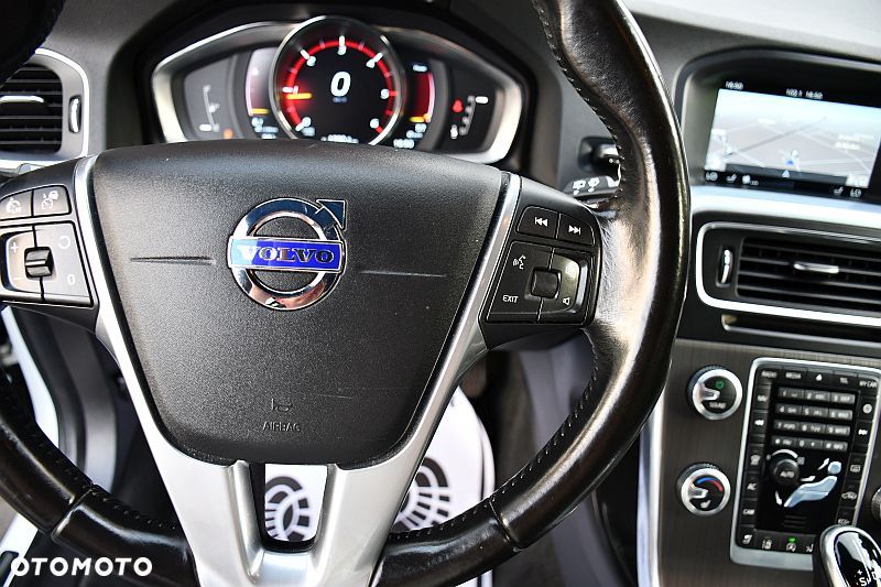 Volvo V60 Cross Country D4 Geartronic Summum - 19
