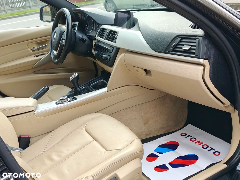 BMW Seria 3 320d - 32
