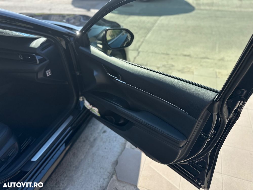Toyota Camry Luxury - 10