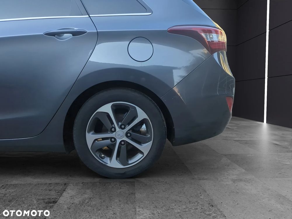 Hyundai i30 1.6 D Premiere Style - 22