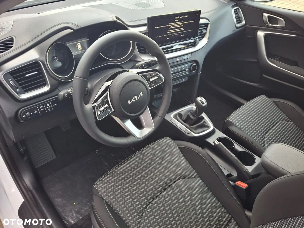 Kia Ceed 1.5 T-GDI M - 11