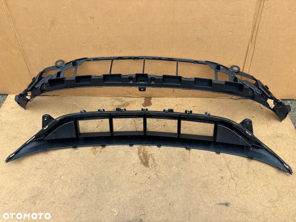 Mercedes E Klasa W213 W238 Lift AMG Środkowa Kratka Zderzaka Przód Przednia Czarna A2138858804 A2138857304 - 3