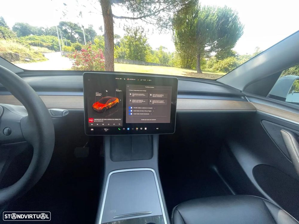 Tesla Model Y Long Range Dual Motor AWD — fotografia 15
