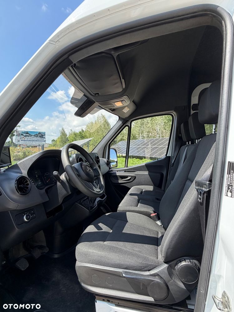 Mercedes-Benz Sprinter - 11