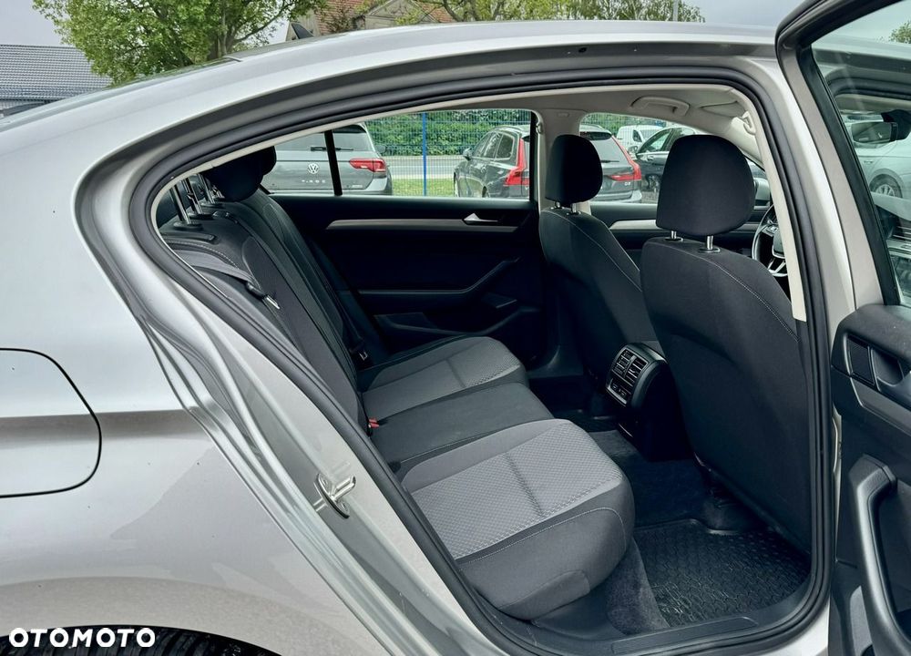 Volkswagen Passat 2.0 TDI (BlueMotion Technology) Comfortline - 12