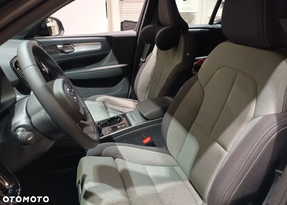 Volvo XC 40 B3 Plus Dark - 5