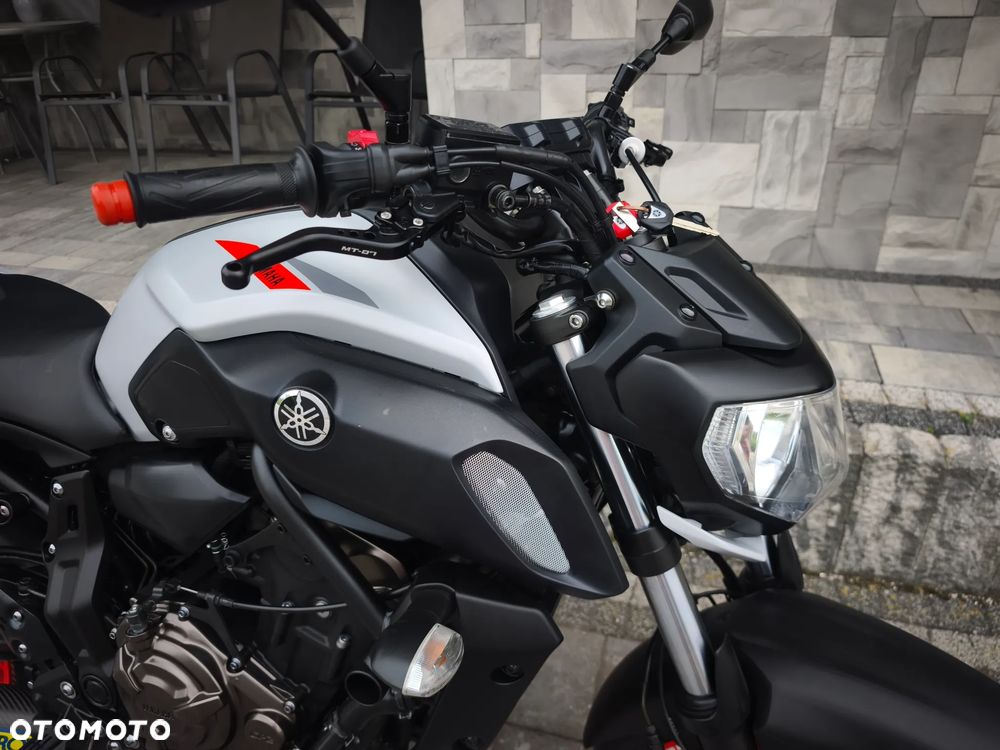 Yamaha MT - 6