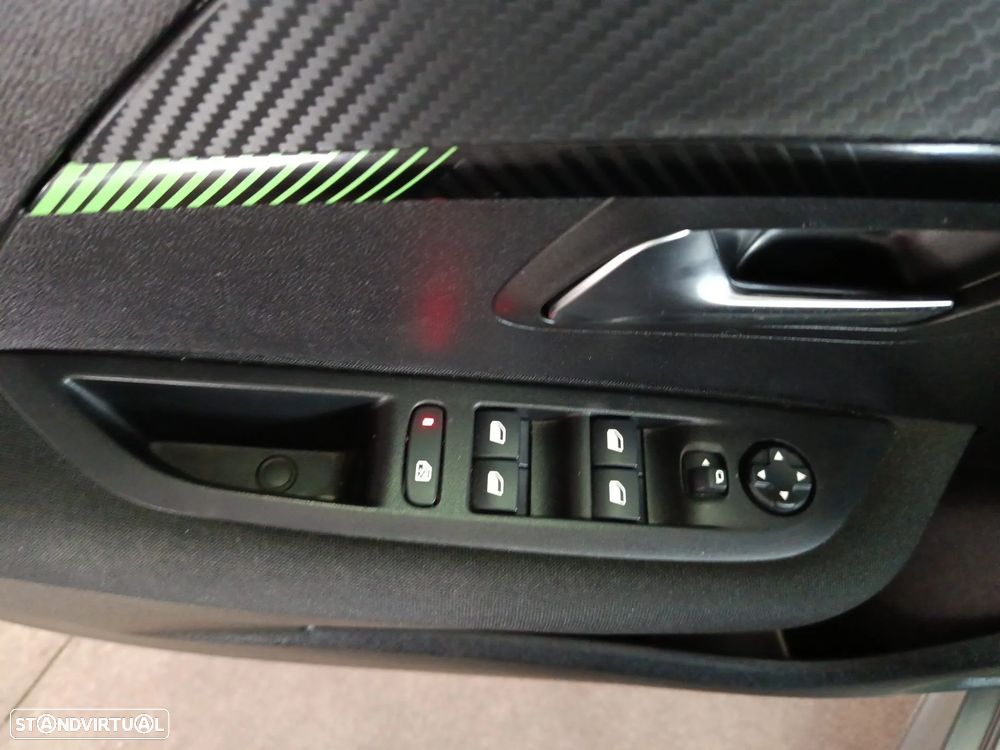 Peugeot 208 1.2 PureTech Active Pack - 12