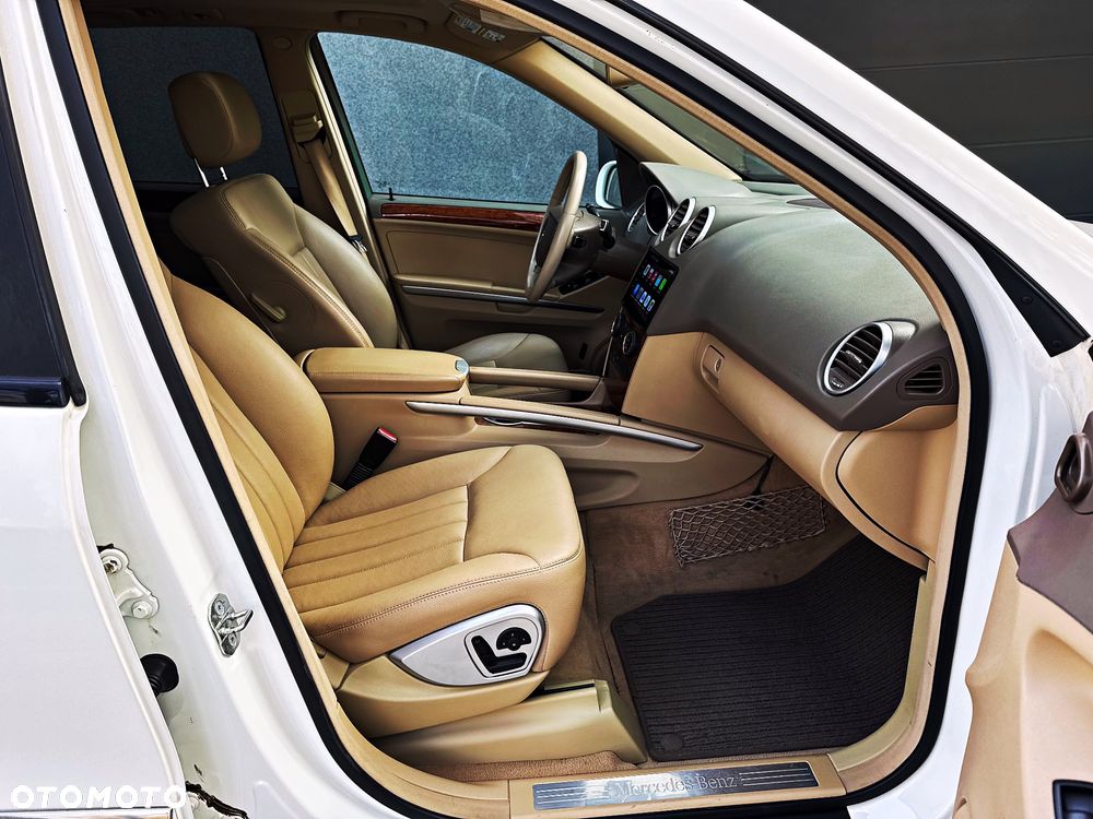 Mercedes-Benz ML 350 4Matic 7G-TRONIC Edition 10 - 29