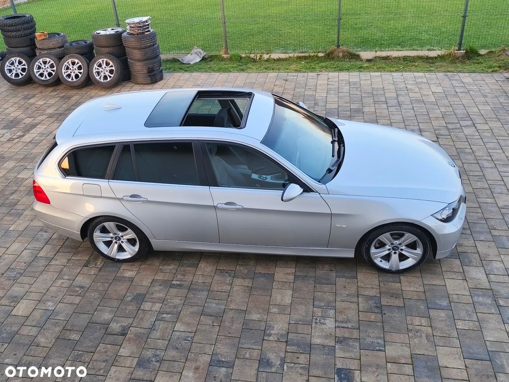 BMW Seria 3 330i - 35