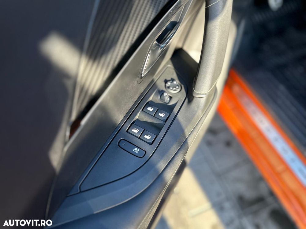 Peugeot 2008 PureTech 130 GT Pack - 12