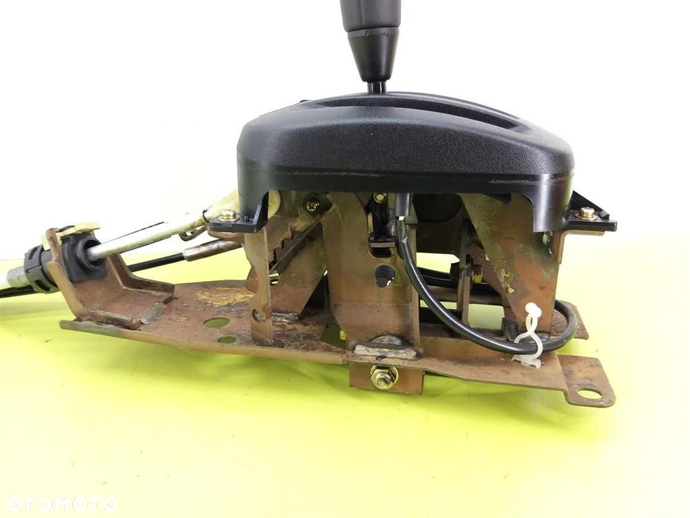 Mechanizm zmiany biegów lewarek Mitsubishi Carisma II 1999-2004 1.8 GDI - 3