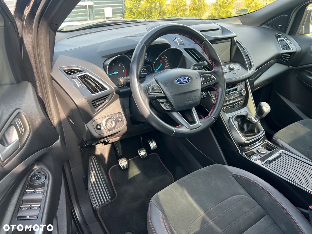 Ford Kuga 2.0 TDCi 2x4 ST-Line - 27