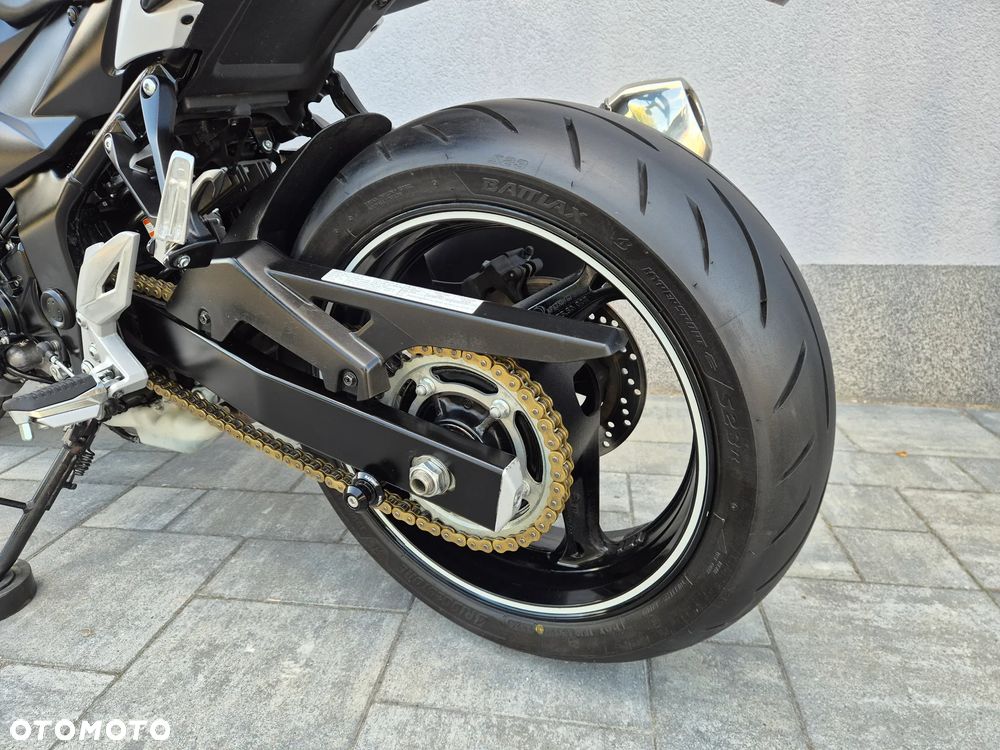 Suzuki GSR - 6