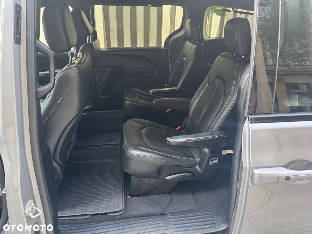 Chrysler Pacifica - 16