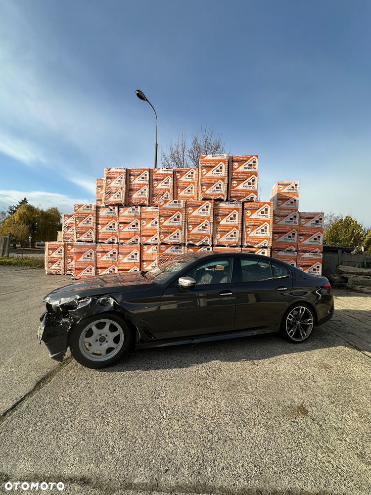 BMW Seria 5 M550i xDrive sport - 13