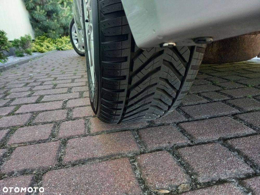 Toyota Avensis 1.8 Premium - 11