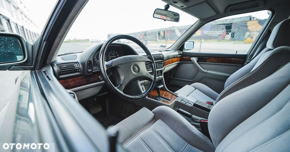 BMW Seria 7 750i - 12