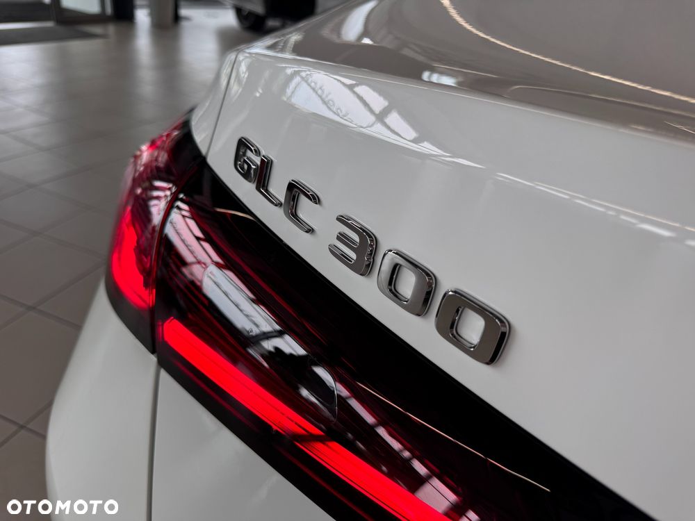 Mercedes-Benz GLC 300 mHEV 4-Matic AMG Line - 12