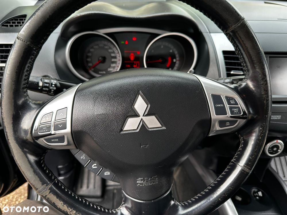 Mitsubishi Outlander 2.0 DID Instyle NAVI - 29