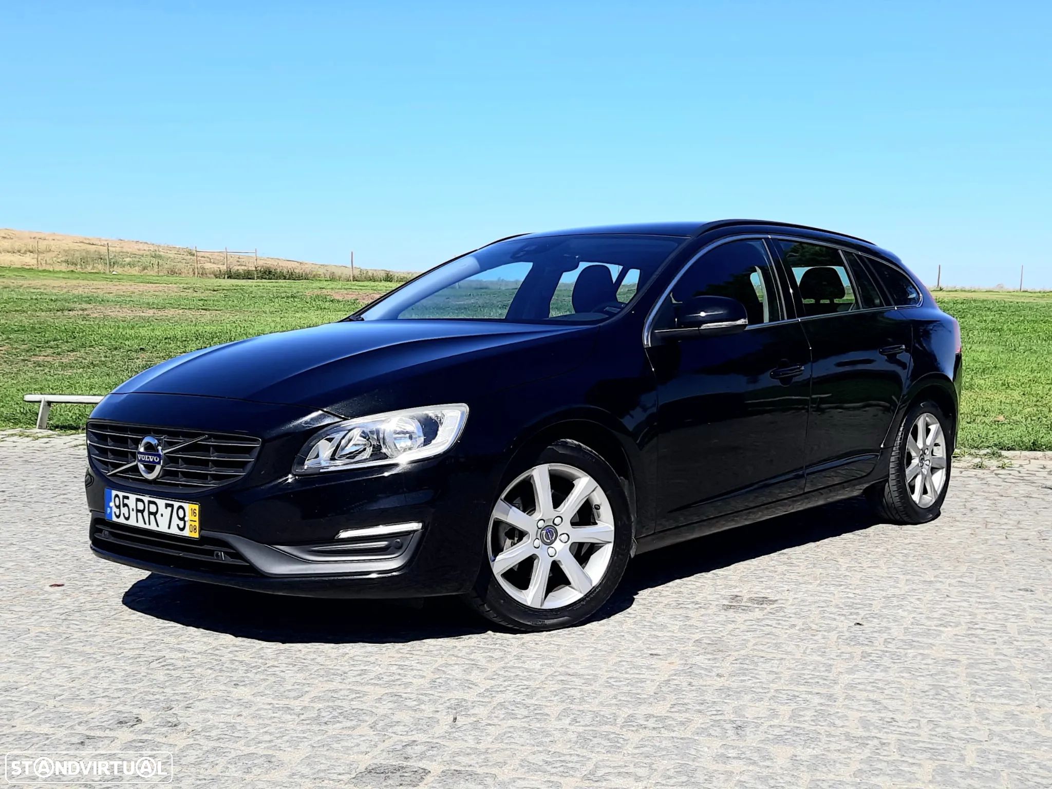 Volvo V60 2.0 D4 Summum - 1