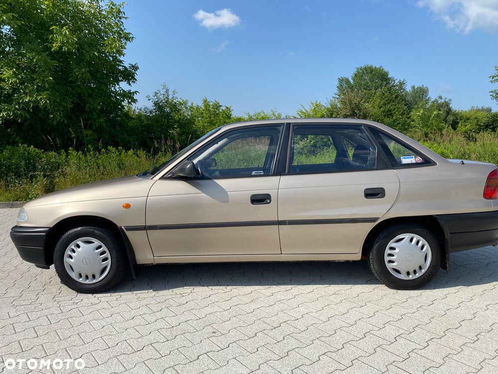 Opel Astra 1.4 GL - 3