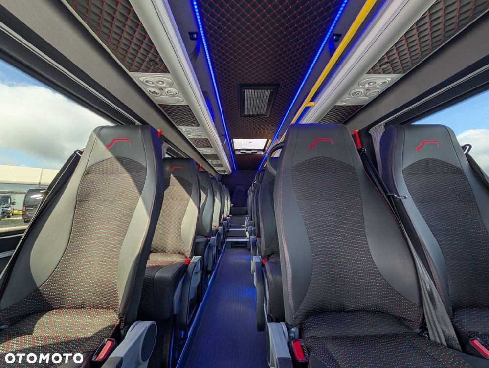 Mercedes-Benz Sprinter 517 - 18