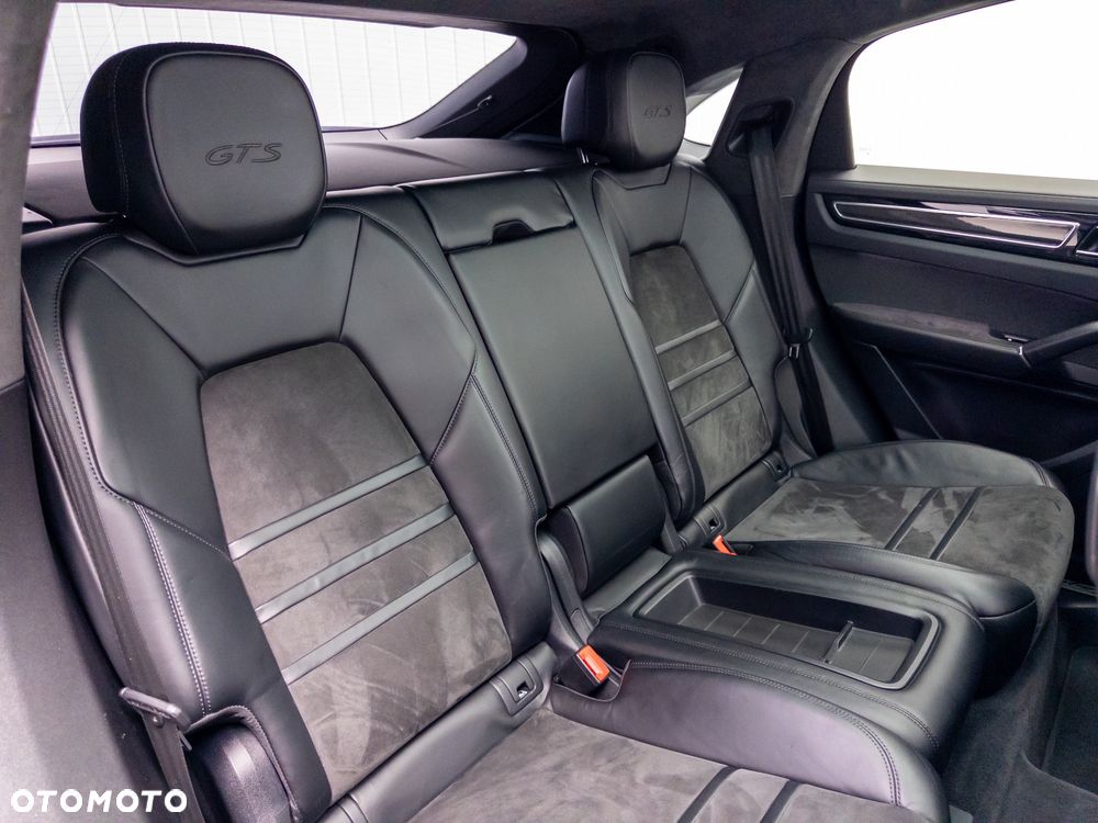 Porsche Cayenne GTS - 40