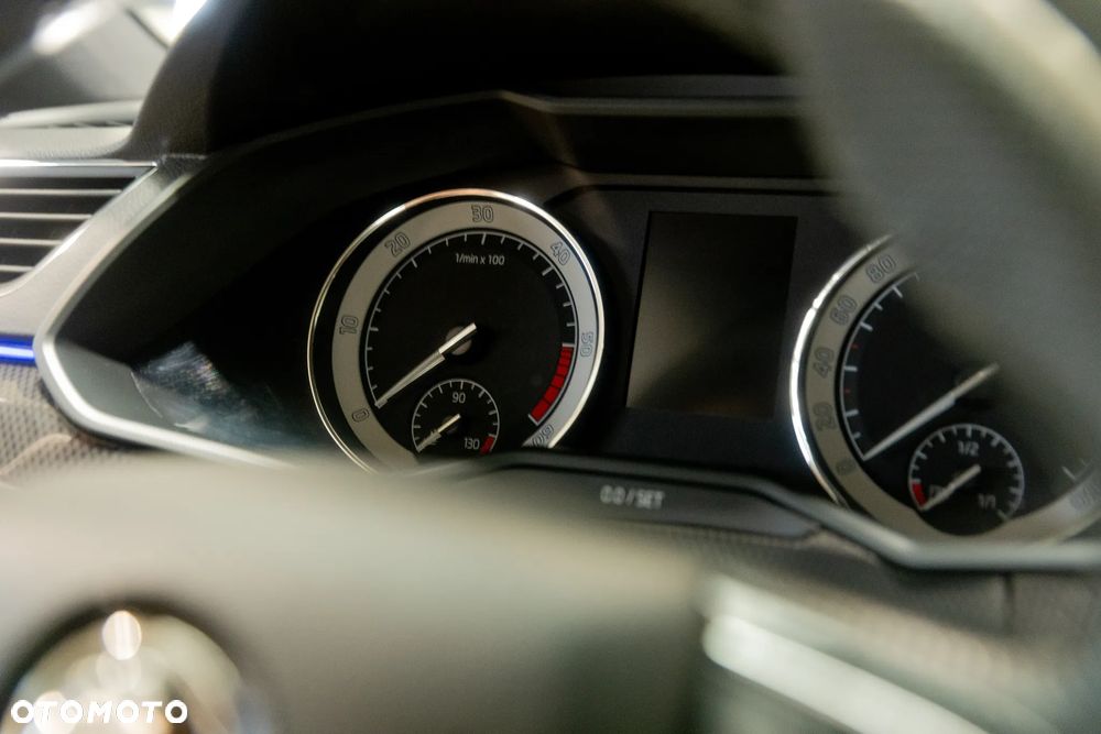 Skoda Superb 2.0 TDI Sportline DSG - 15