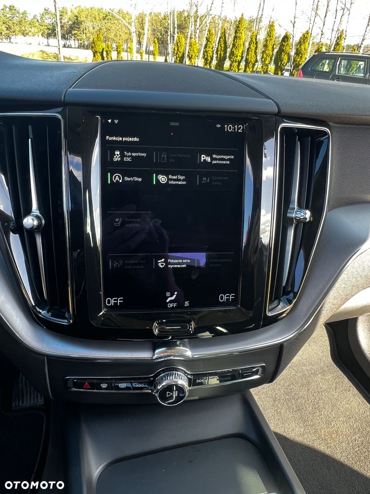 Volvo XC 60 B4 D AWD Geartronic Momentum Pro - 12