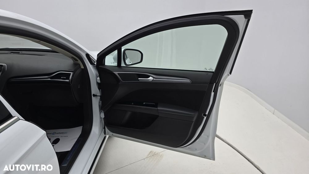 Ford Mondeo 2.0 HEV Titanium - 17