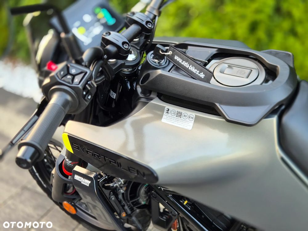 Husqvarna Svartpilen - 25