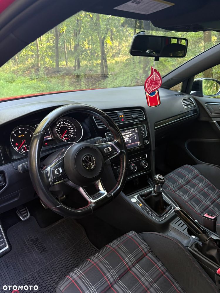 Volkswagen Golf - 5