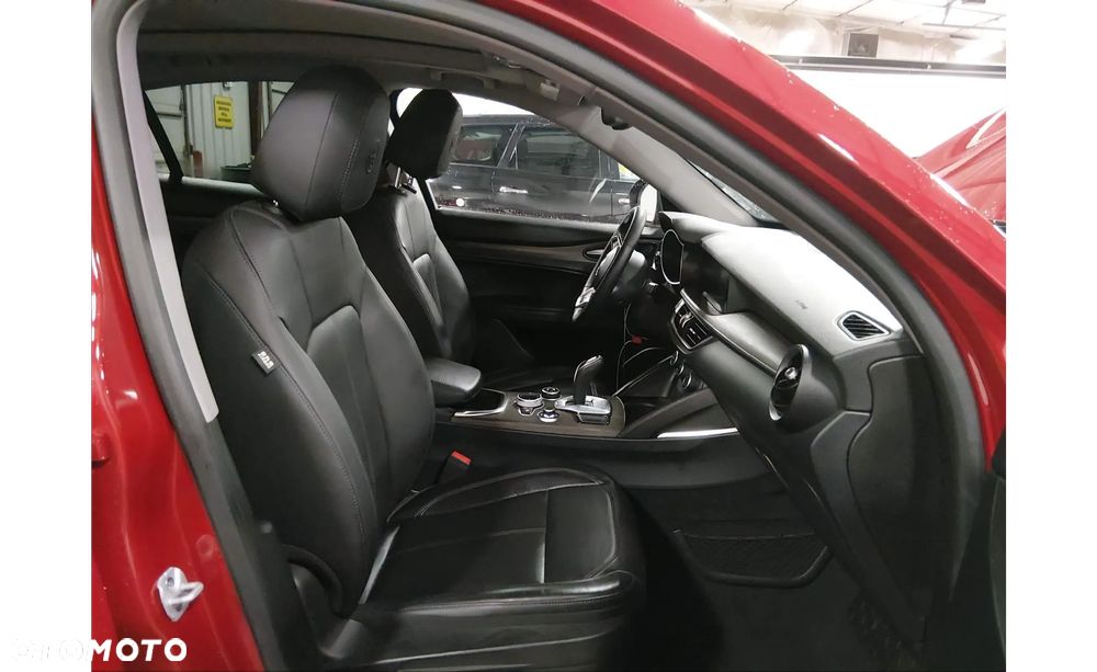 Alfa Romeo Stelvio 2.0 Turbo 16V AT8-Q4 Ti - 16