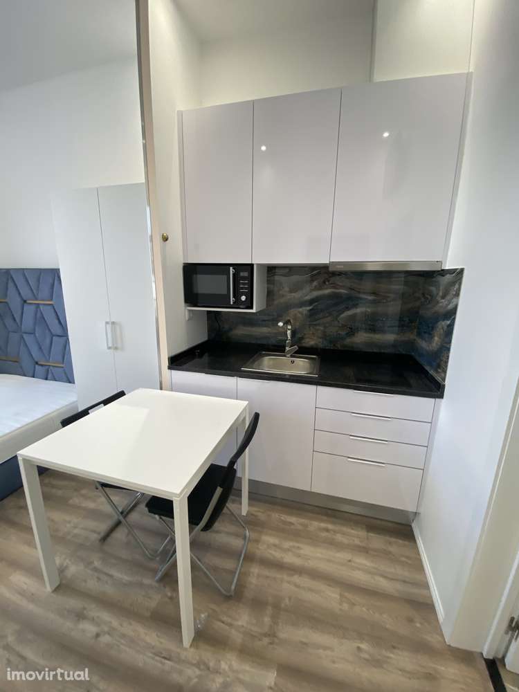 excelente T0 na Rua da Sofia - Grande imagem: 2/11