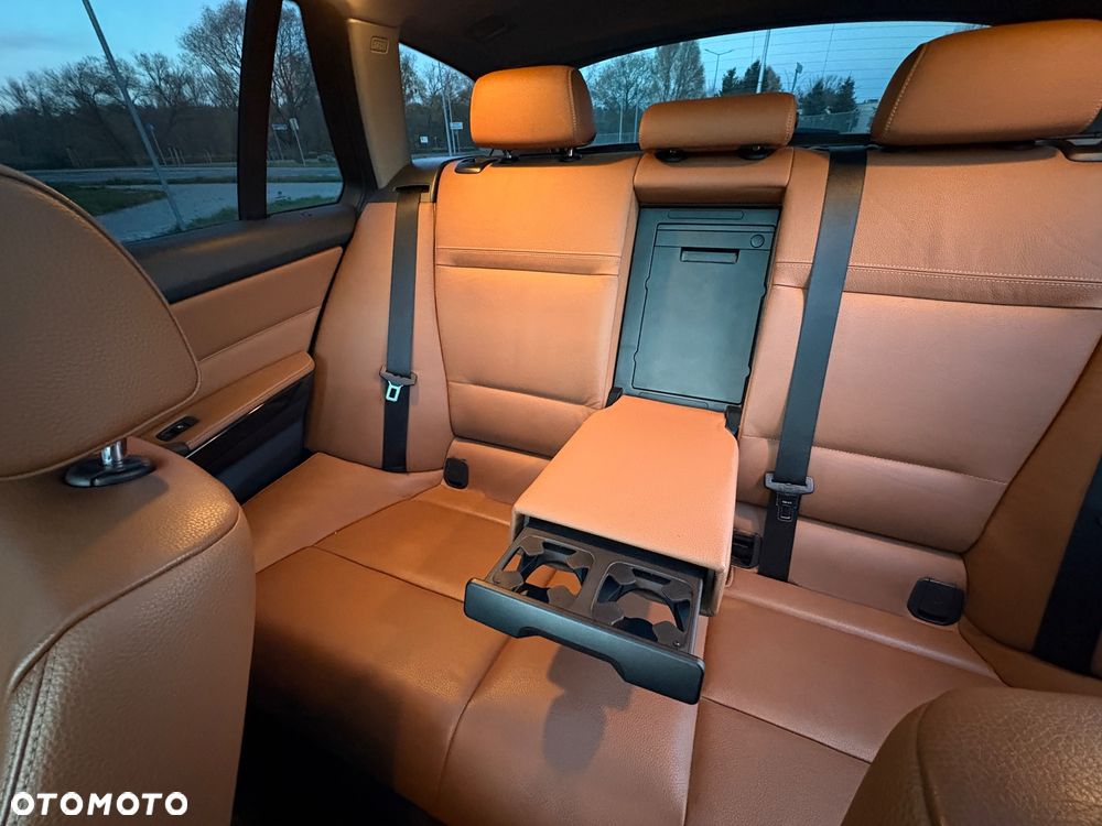 BMW Seria 3 318d Touring Luxury Line - 17