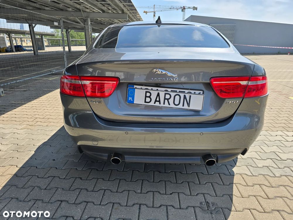 Jaguar XE S - 12