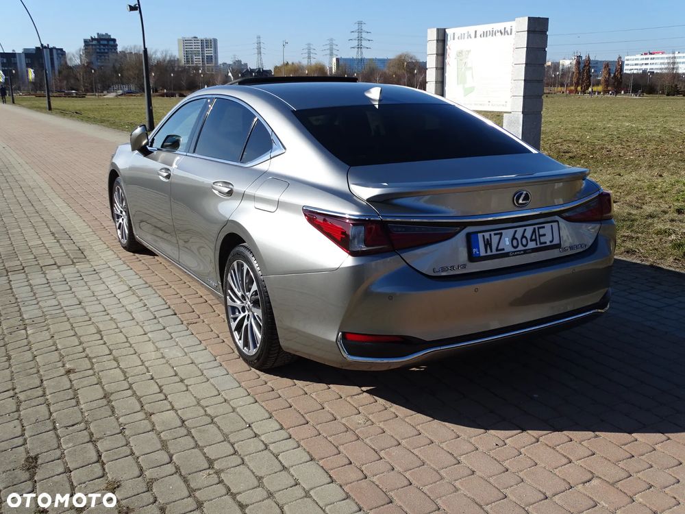 Lexus ES 300h Business Edition + - 22