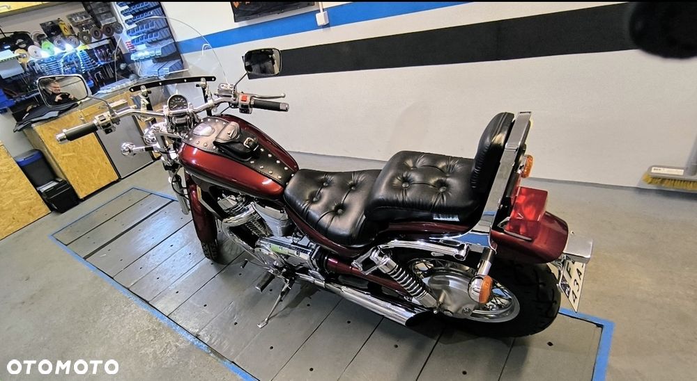 Suzuki Intruder - 10