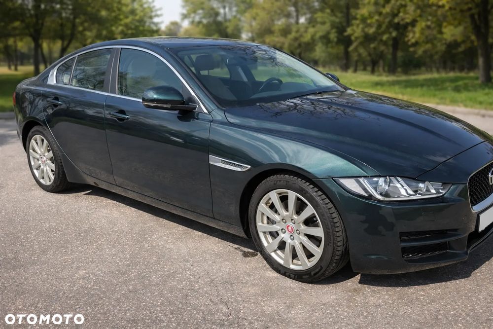 Jaguar XE 2.0 D AWD R-Sport - 3